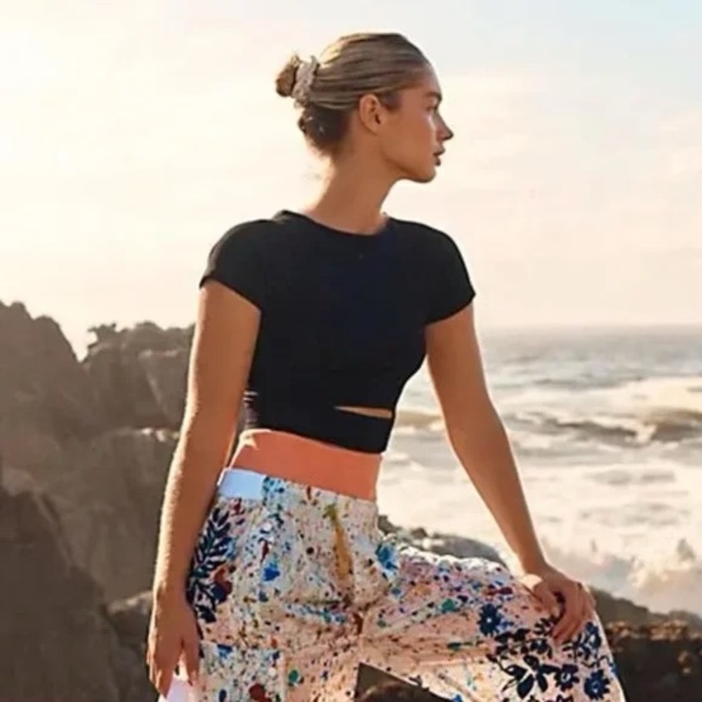 Free People Movement cut it out Black short sleeve crop Top